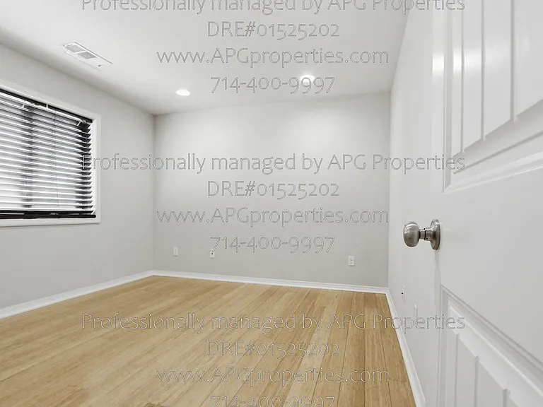 139 Thompson Ave — Photo 38