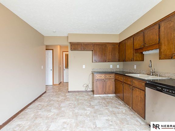 4th image of 10030 Pinkney St