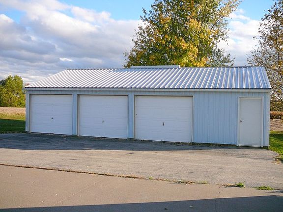 3rd image of 4590 Tobins 80 Ln