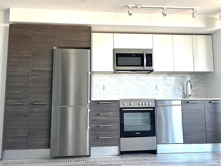 28 Wellesley St E #1808 — Photo 8