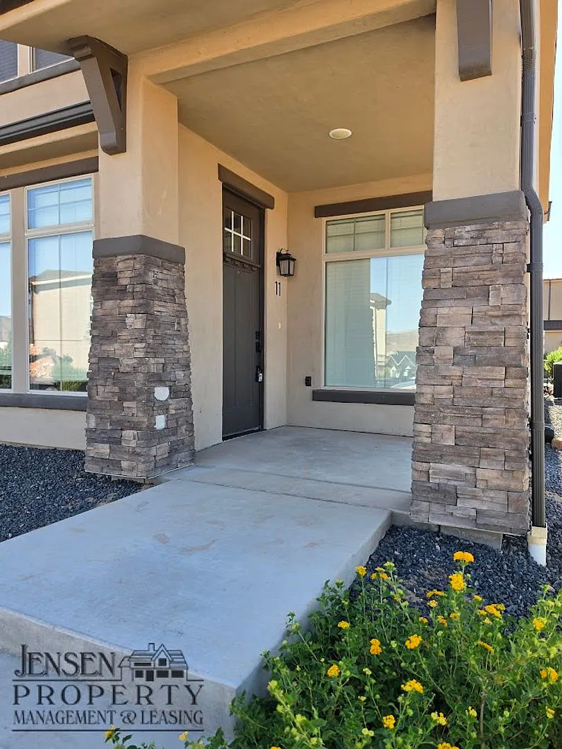 Newer Town Home in Ivins — Photo 3