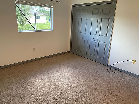 4th image of 861 Bedford Dr