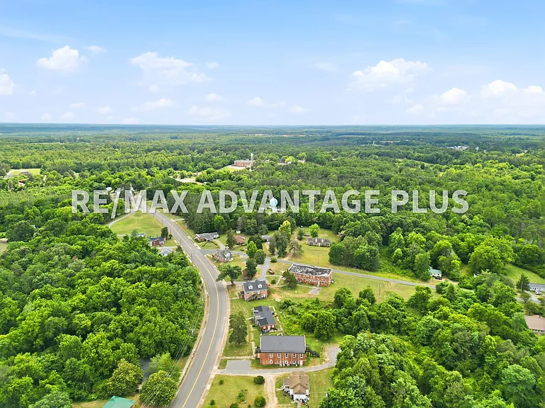 327 Thomas Jefferson Hwy — Photo 18