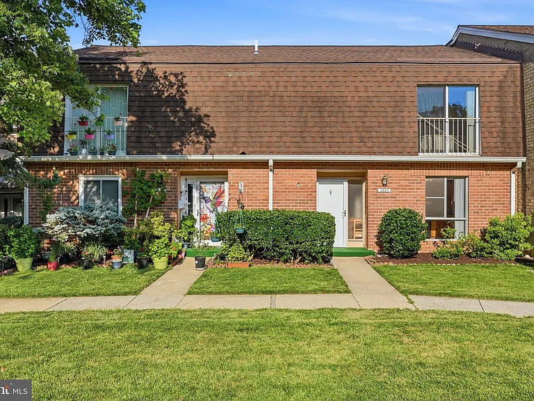 3695 Persimmon Cir — Photo 1