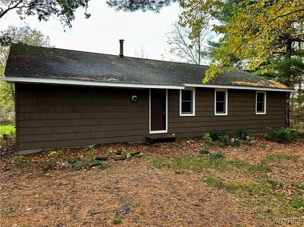 3530 Ridge Rd, Lockport, NY 14094
