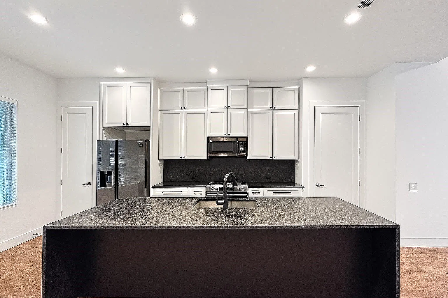 3 bed, 1404 sqft, $2,600 — Photo 2