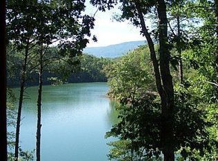 90 Kingfisher Ln, Mill Spring, NC 28756