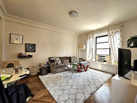 4th image of 166 W 72nd St APT 4d