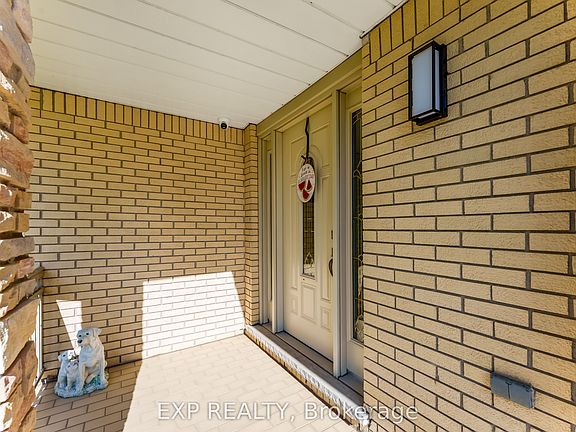 3rd image of 2047 Hamilton Rd
