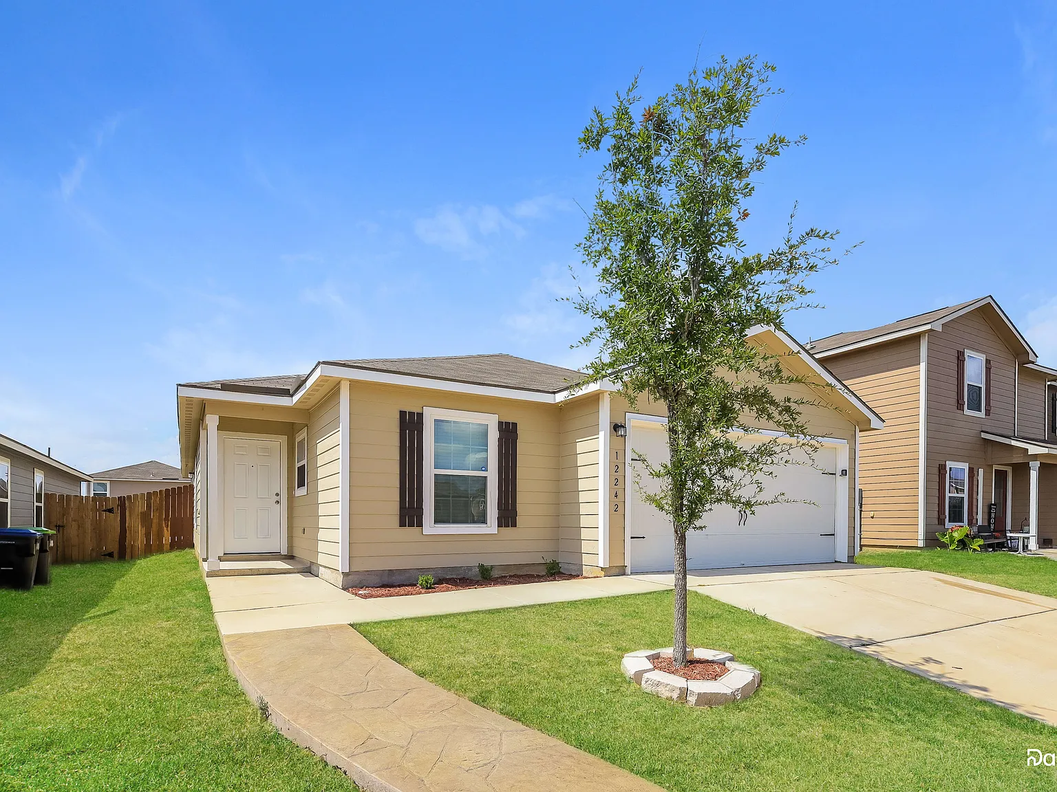 4 bed, 2.0 bath, 1822 sqft, $2,005 — Photo 3