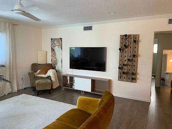 4th image of 2050 NE 39th St