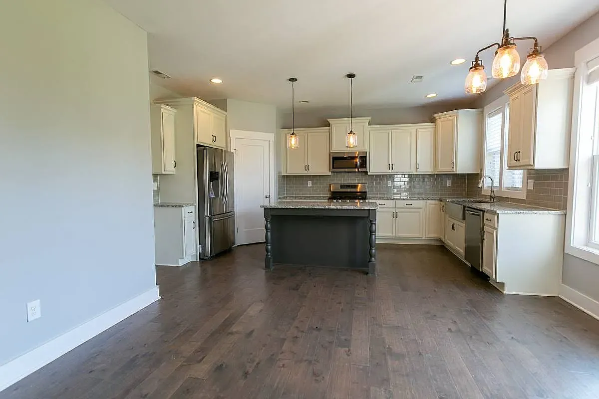 4 bed, 2.5 bath, 2058 sqft, $3,400 — Photo 3