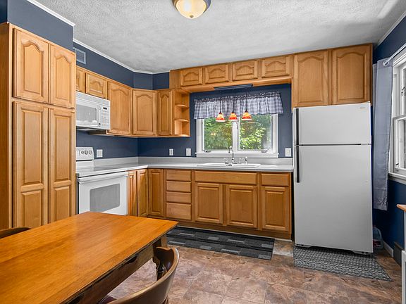 4th image of 7023 Meadow Brooke Ln