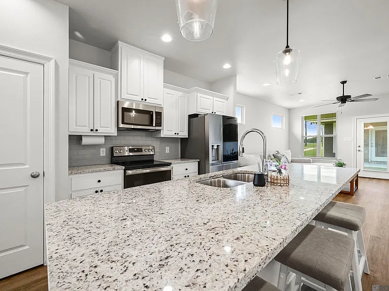 904 Dorado Ave — Photo 8
