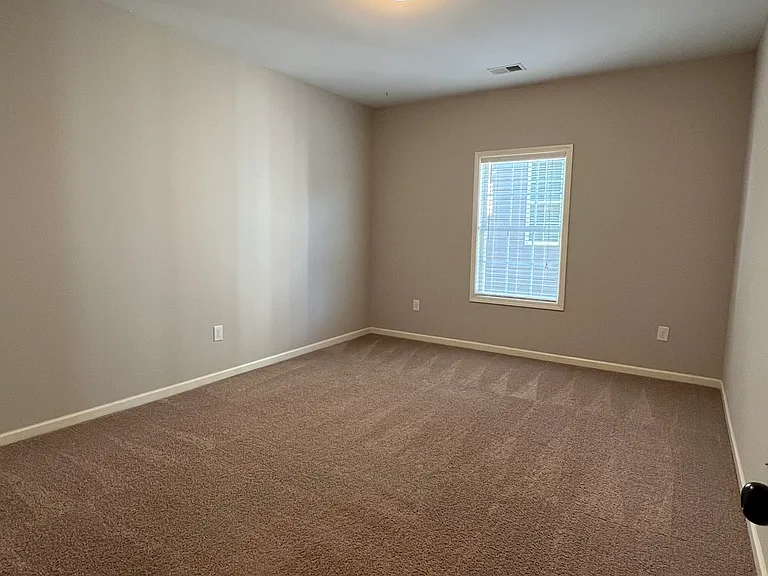 1071 Middleton Ln — Photo 11