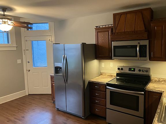 5th image of 323 SE 2nd St #A