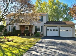 8041 Evesborough Dr, Clay, NY 13041