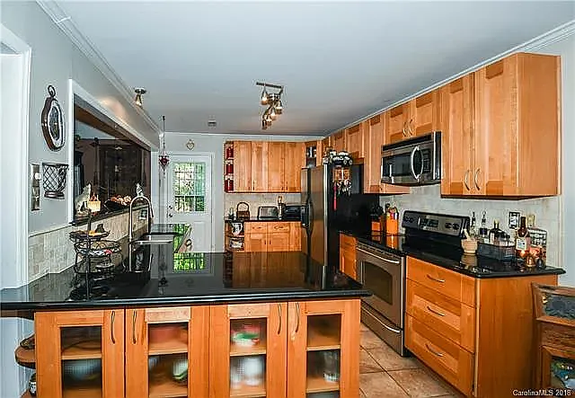 4 bed, 2242 sqft, $900 — Photo 1