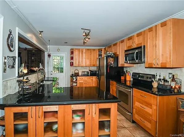 1066 Woodlake Ln, Tega Cay, SC 29708