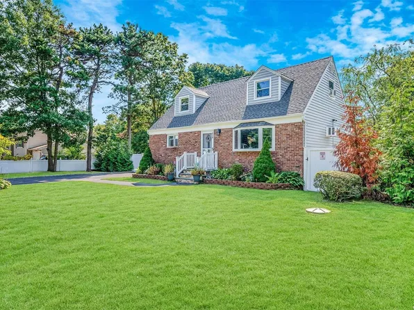 626 Mount Avenue, West Babylon, NY 11704