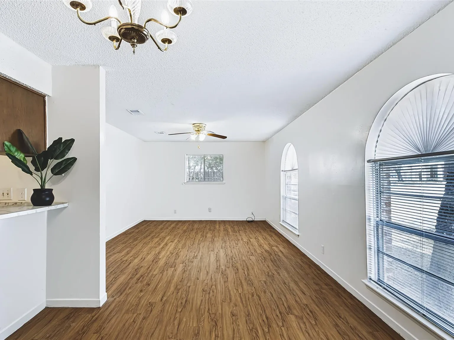 2 bed, 1.0 bath, 975 sqft, $1,450 — Photo 4