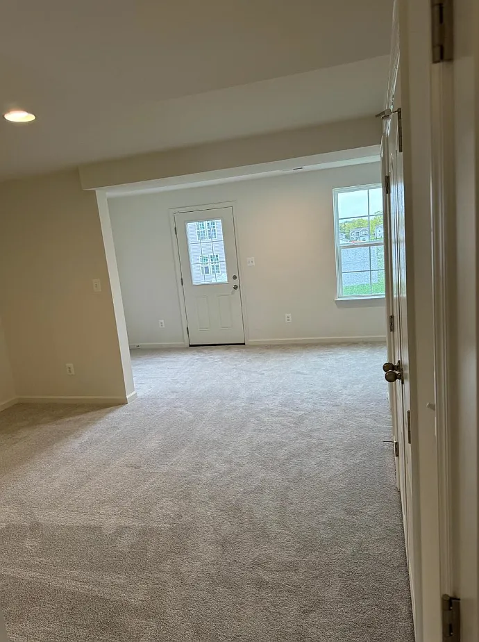 3 bed, 2042 sqft, $2,000 — Photo 4