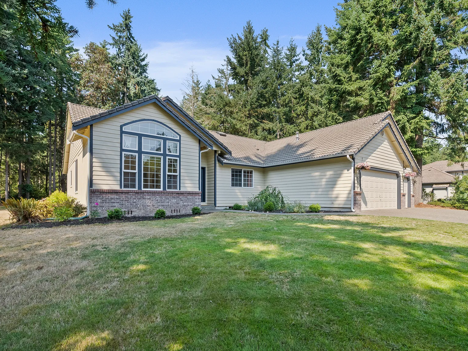 5617 Whispering Pines St NE — Photo 3