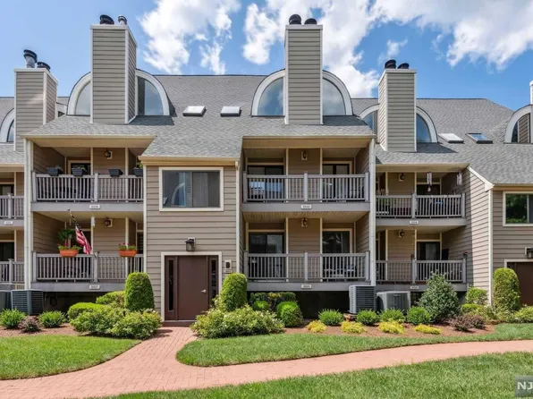 205 River Renaissance #B05, East Rutherford, NJ 07073