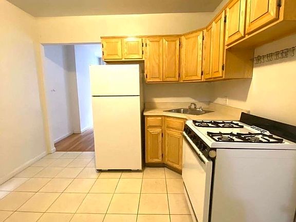 4th image of 306 E 83rd St #2BF