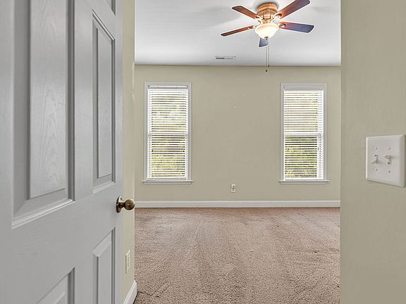 3rd image of 412 Glenhaven Ln