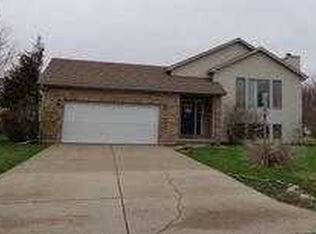 911 Sheldon Dr, Germantown Hills, IL 61548