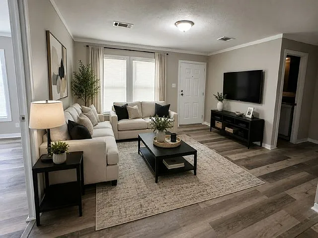 3 bed, 2.0 bath, 1120 sqft, $2,100 — Photo 2