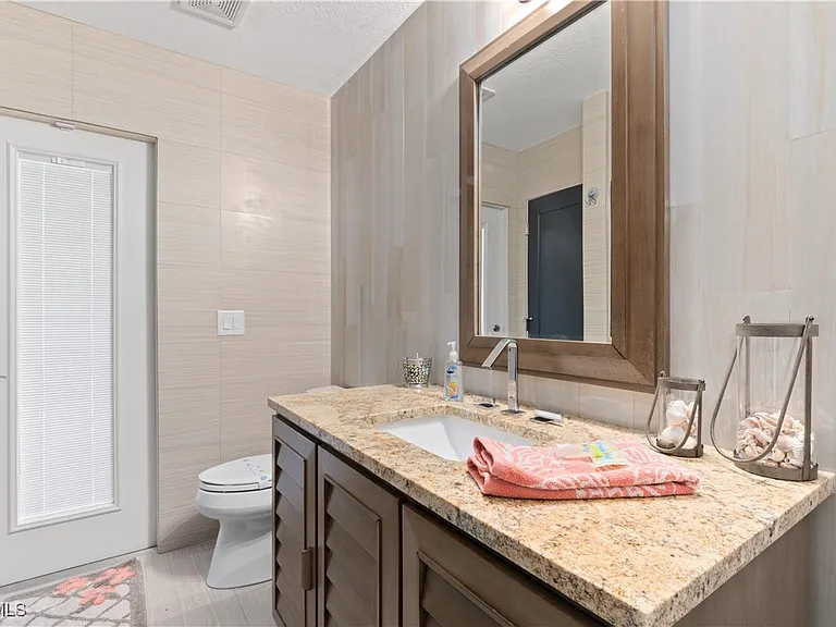 3425 SE 4th Ave — Photo 42
