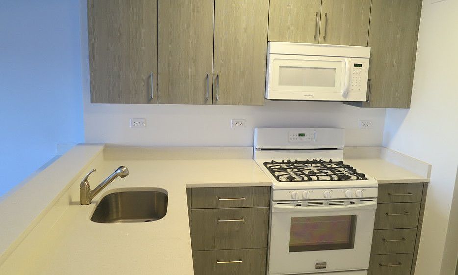 1st image of 2175 Cedar Ave APT 1I