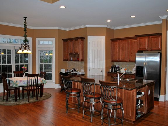 Gourmet Kitchen/Island