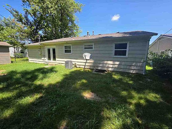 2nd image of 1418 Hillcrest Ter