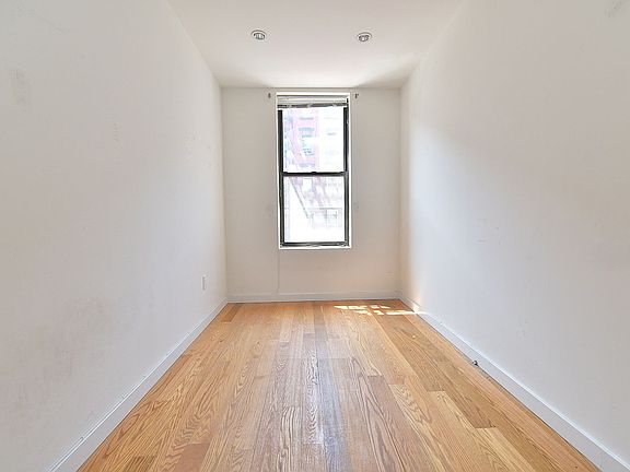 4th image of 511 E 5th St APT 1A