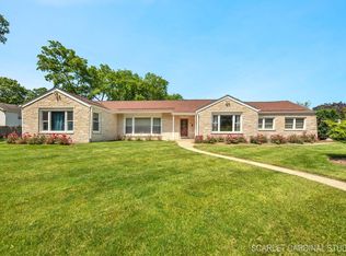 706 S Gables Blvd, Wheaton, IL 60189