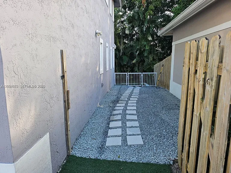 5754 NW 98th Ave — Photo 33