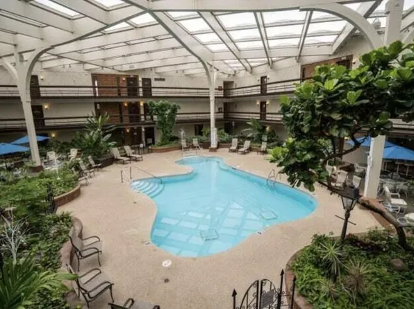 6100 West Stonehedge DRIVE #310, Greenfield, WI 53220