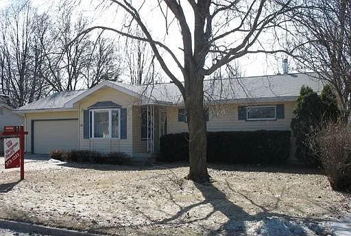 146 Howard St photo 1