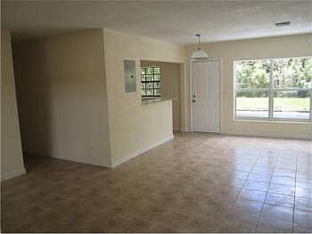 3rd image of 469 E Melrose Cir