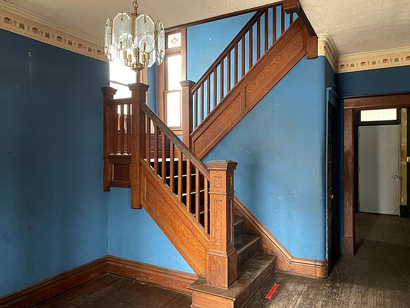 3rd image of 249 Caldwell St