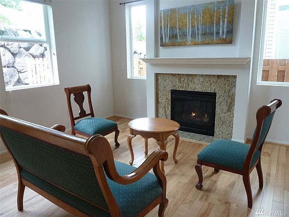 5th image of 1038 Ebbets Dr SW