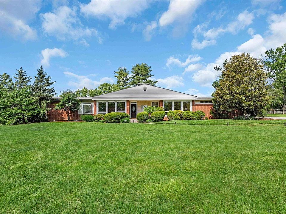 1st image of 5 Ladue Estates Dr