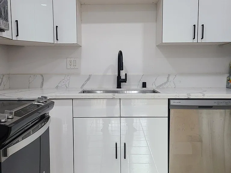 1817 E Grand Ave #16 — Photo 5