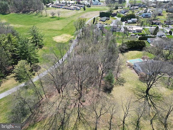 3rd image of 1310 Summit Dr