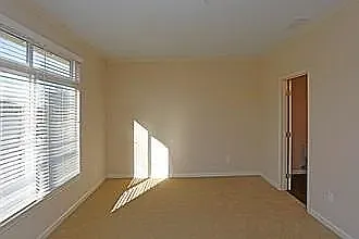 2x2.5 / 1325 sf / Bedroom: 1 of 2 master suites