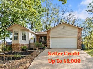 2 Edenhall Ln, Bella Vista, AR 72714