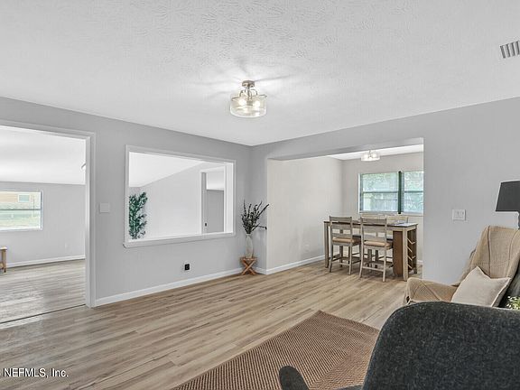 5th image of 393 EDSON Drive
